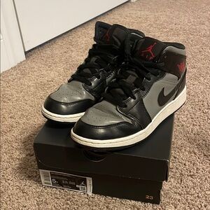 NIKE AIR JORDAN 1 MID (GS) black/red/gray, youth 5
